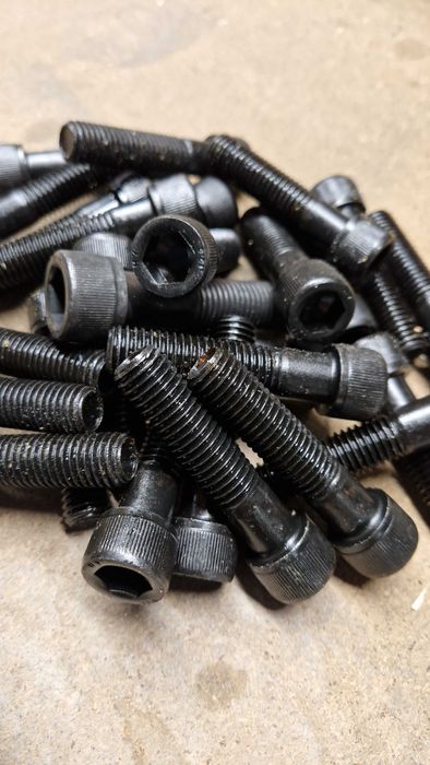 Śruba imbusowa M 16x70 DIN 912 (ISO 4762) kl. 12.9 czarne , promocja