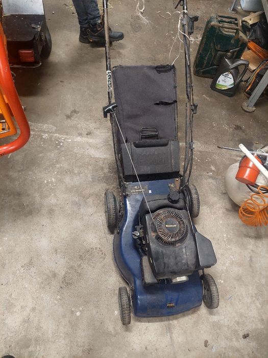 Máquina corta relva