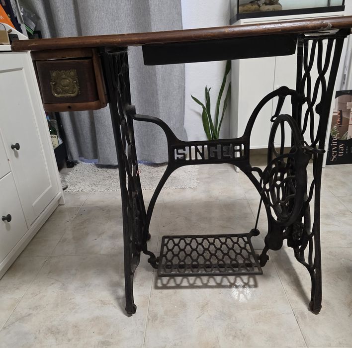 Mesa de máquina costura Singer