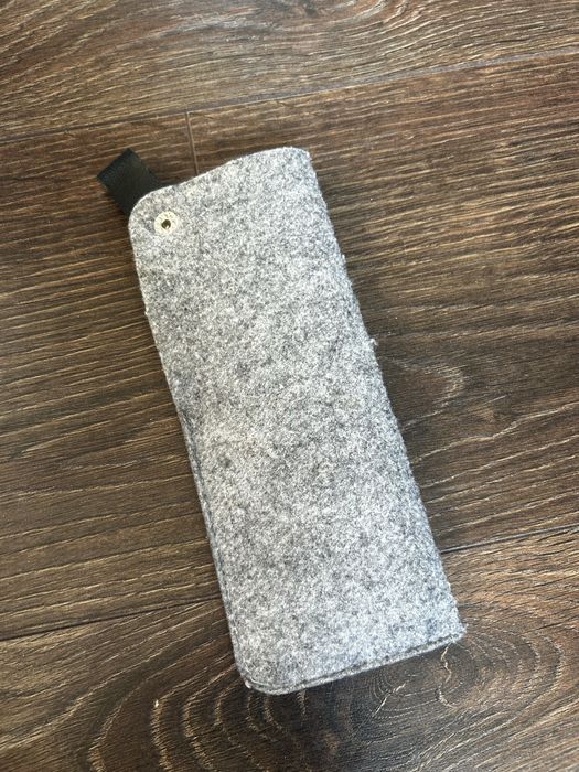 Szare etui  na okulary