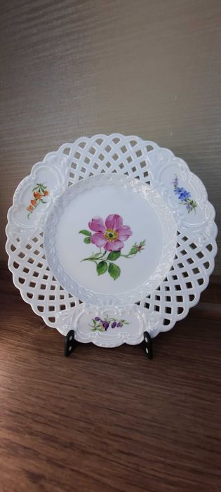 Две старинные тарелки Meissen  19 век. Смотрите все мои объявления!