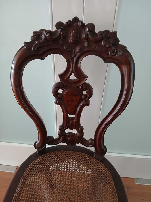 Cadeira antiga para restauro