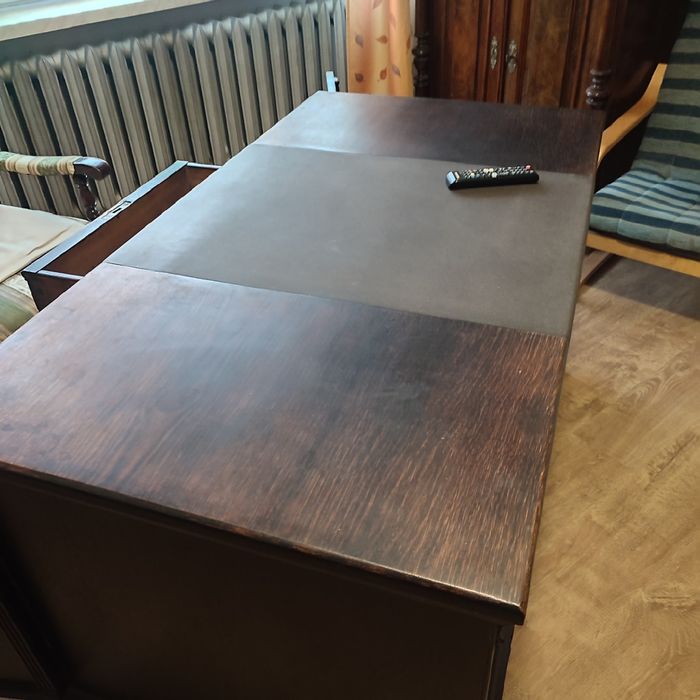 Dwustronne biurko z fotelem