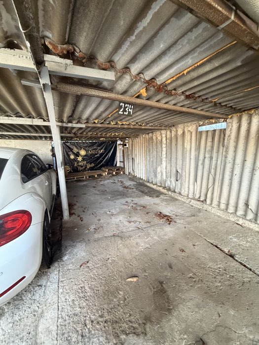 Паркомісце з розеткою на стоянці Люстдорфська дорога