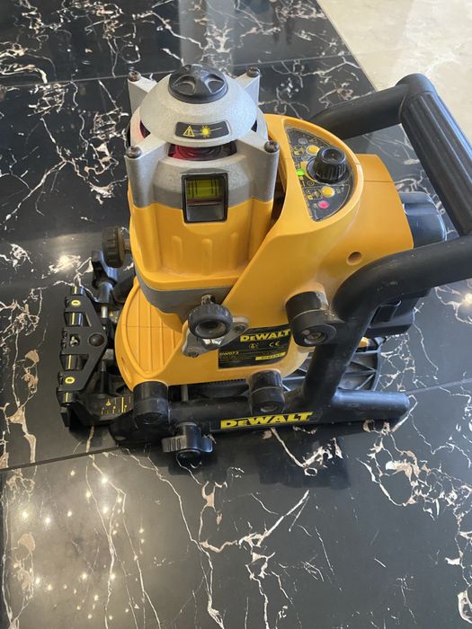 Лазерный уровень ротационный аккумуляторный Dewalt DW073