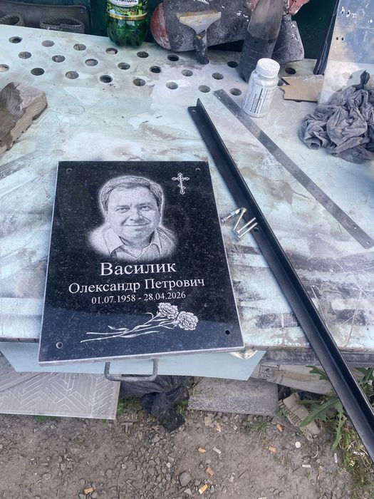 Табличка  гранітна, доставка по Україні. Виробник