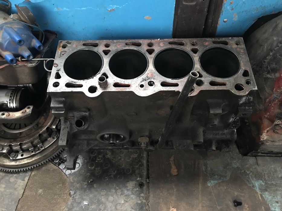Блок цилиндров Форд Эскорт 1,6 бенз 1986