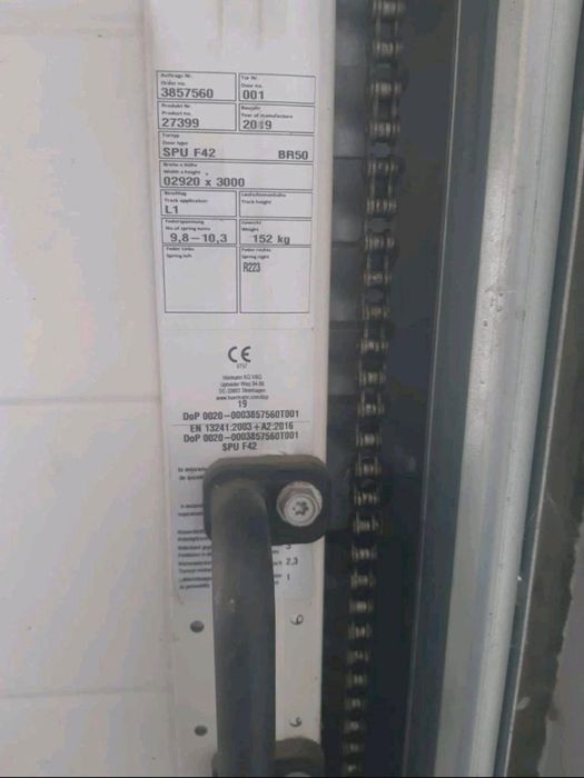 Brama segmentowa przemysłowa Hormann 3 x 3 + furtka (2sztuki)