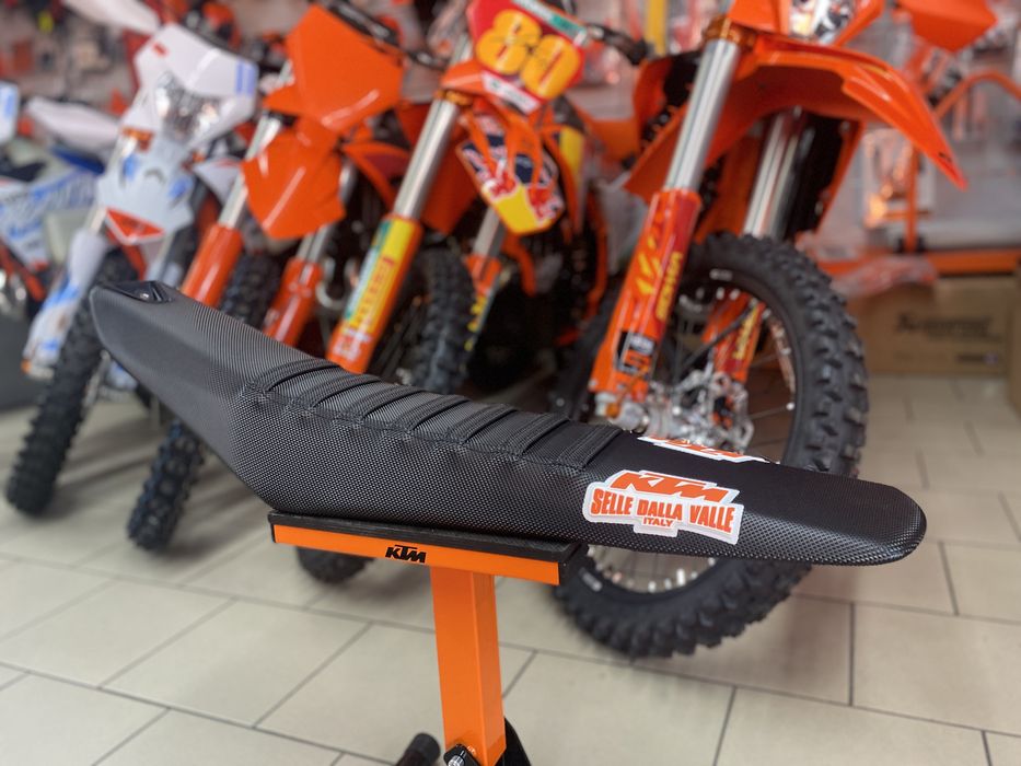 Сидіння занижене/ступінчасте КТМ/ HUSQVARNA /Gasgas