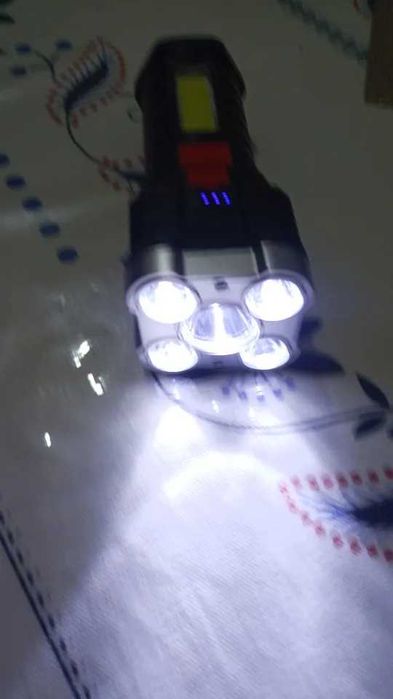 Funkcjonalna latarka ledowa