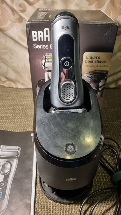 Sprzedam golarke ze stacja myjącą Braun Series 9