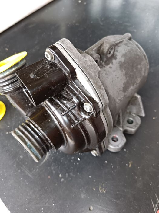 Продам електропомпу водяную на BMW X5 E70 (2007-2013)