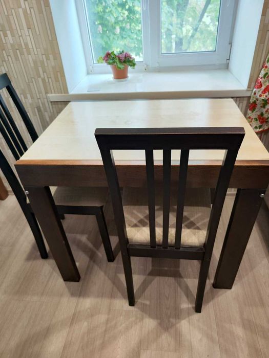 Продам раздвижной кухонный стол c 2 стульями