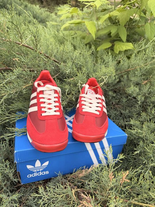 Жіночі кросівки Adidas
