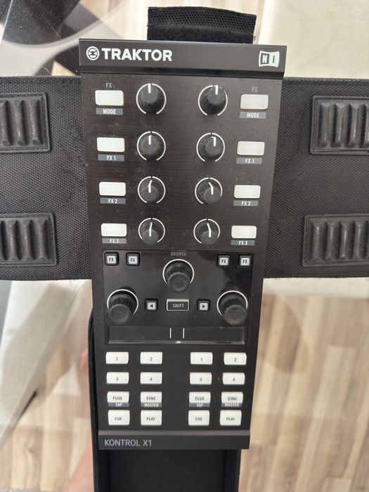 Traktor Kontrol X1 - 2 unidades