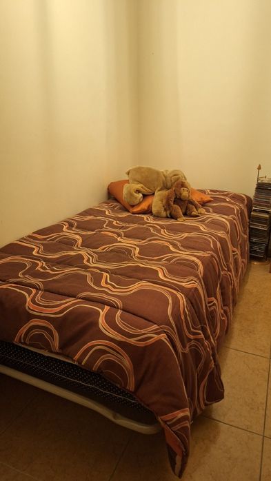 Cama individual com colchão