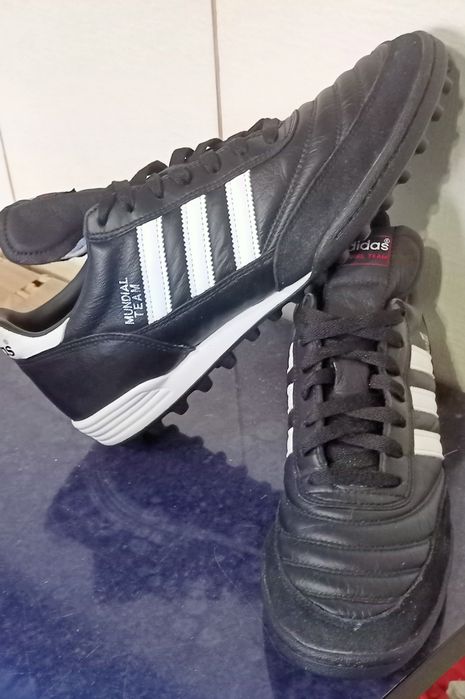 Adidas mundiale.  .