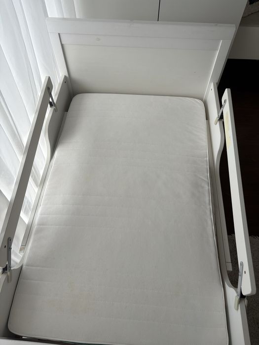 Cama extensível IKEA com barras