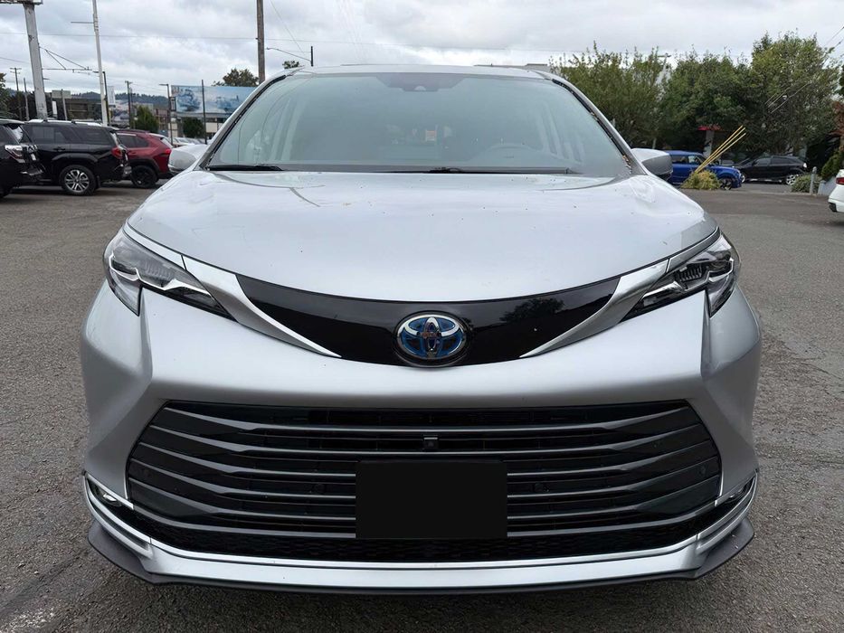 Toyota Sienna Platinum 7-Passenger      2023