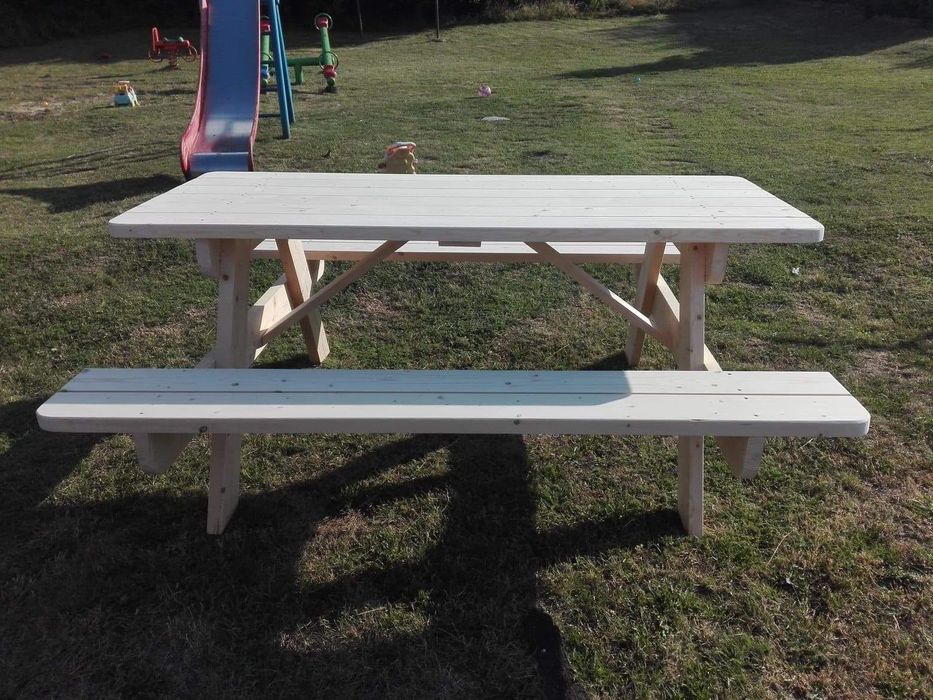 Nowy stół z ławkami