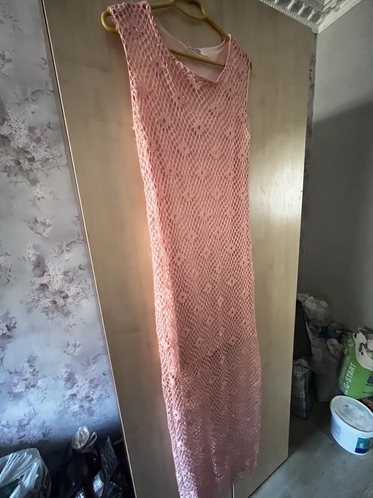 Платья, новое с биркой персиковое и есть белое в цветочек летнее