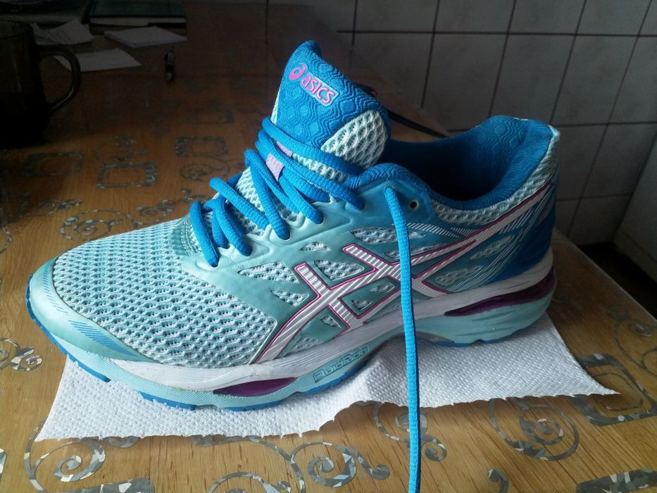 Продам кросівки ASICS 38 розмір