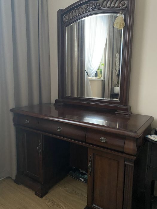 Komoda drewniana stylowa z lustrem