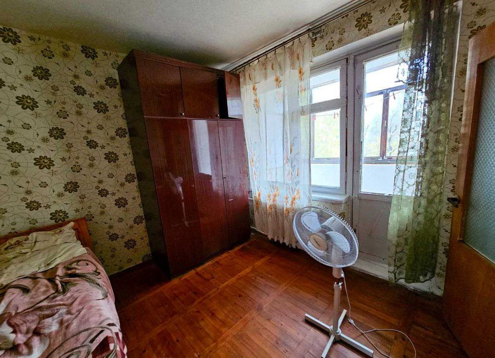 Продам 3 кімнатну квартиру  Лівий  берег вул Калинова  Образцова