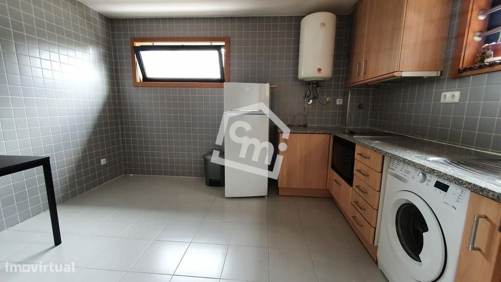 T0 com garagem em Paranhos