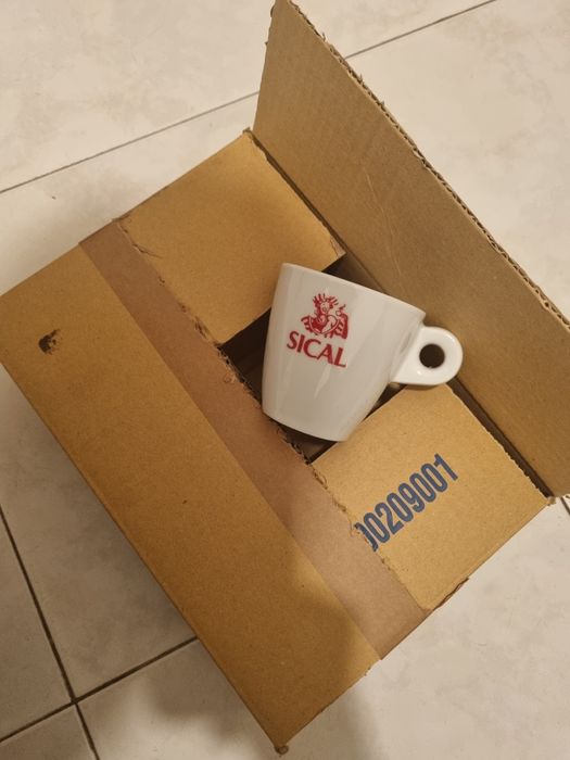 Vende se varios artigos de loiça