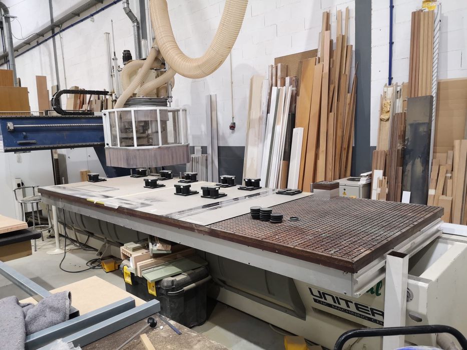 CNC UNITEAM 5 eixos para carpintaria/mobiliario