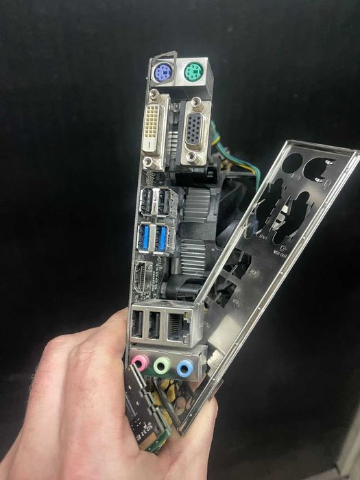 Материнская плата Asus H81M-R