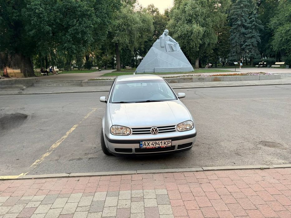 Продам Volkswagen Golf 1.6.
