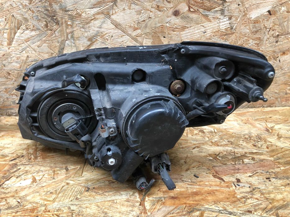 Lampa/reflektor przedni subaru impreza gh 2007r xenon
