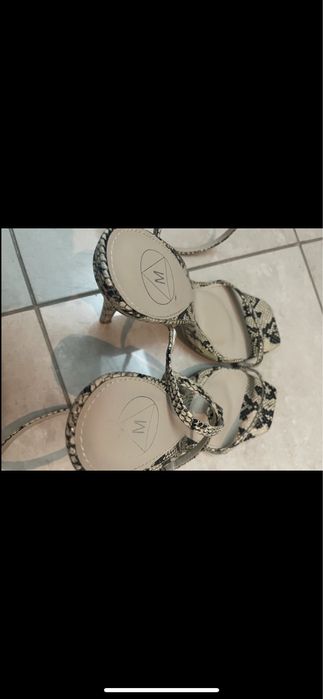 Szpilki nowe wężowe wiązane