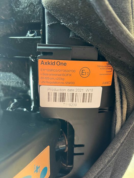 Fotelik dla dziecka samochodowy Axkid one e11