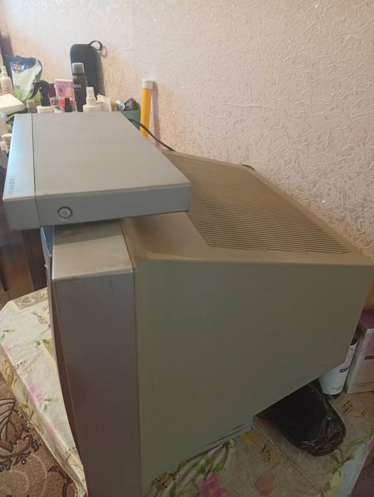 Продам телевізор з плеєром