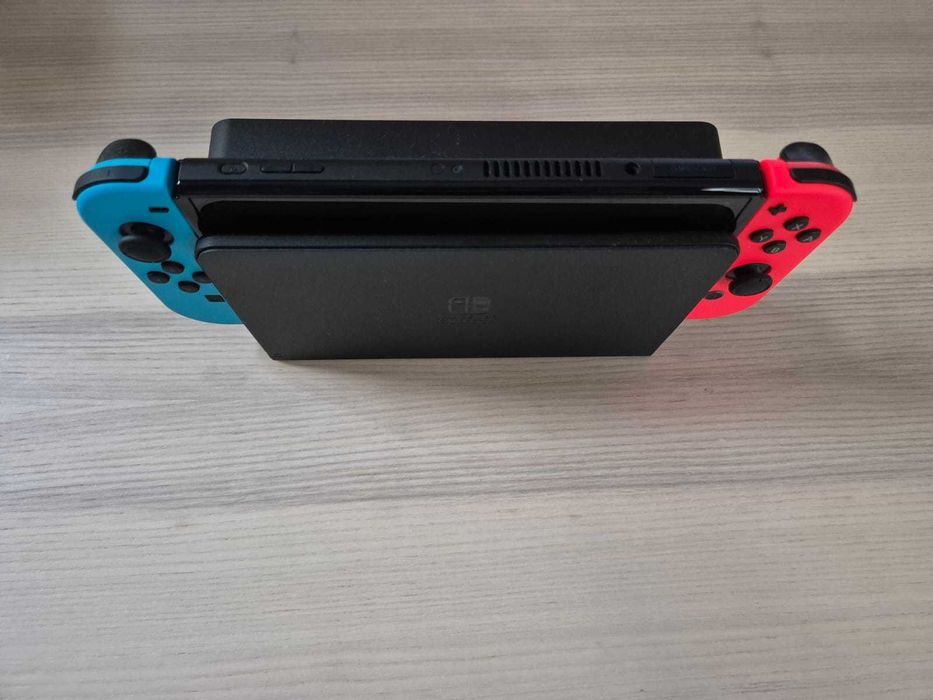 Nintendo Switch OLED + Bolsa de Transporte + Jogo "Hogwarts Legacy"