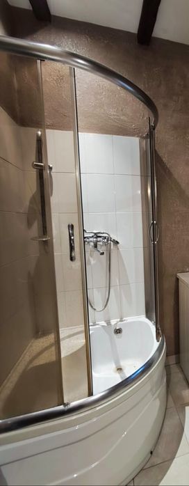 Продам душевую кабину .Самовывоз. 90×90