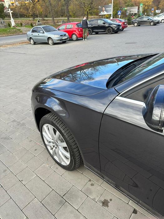 ПРОДАМ ...Ауді A4 b8
