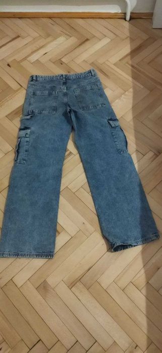 Джинси з накладними карманами