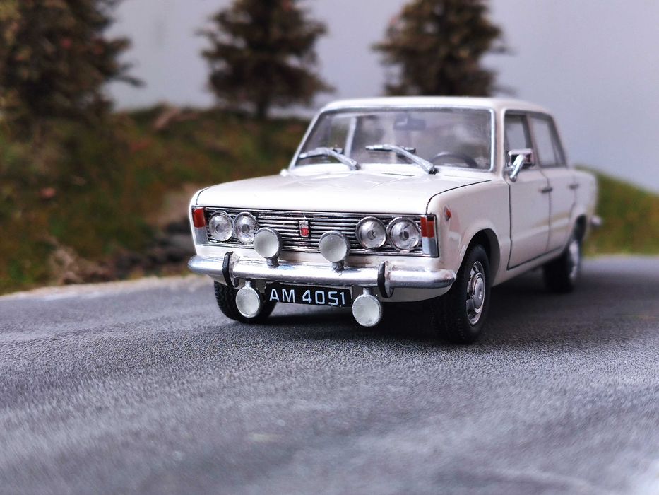 Halogeny, dodatkowe lampy do modeli (4 mm) - skala 1:43 (AKC43)