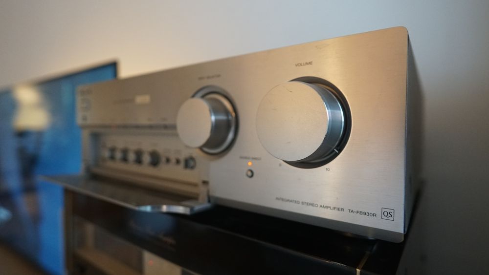 Amplificador Sony TA-FB930R – Série QS – Amplificador Integrado Estéreo Hi-Fi Vintage 

Vendo Sony TA-FB930R, amplificador integrado da prestigiada