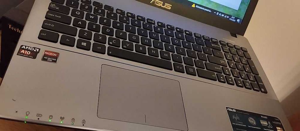 Laptop AsusR510d AMD-A10 5750M 8GB ram SSD128GB RADEON 8650G+8600M 3GB