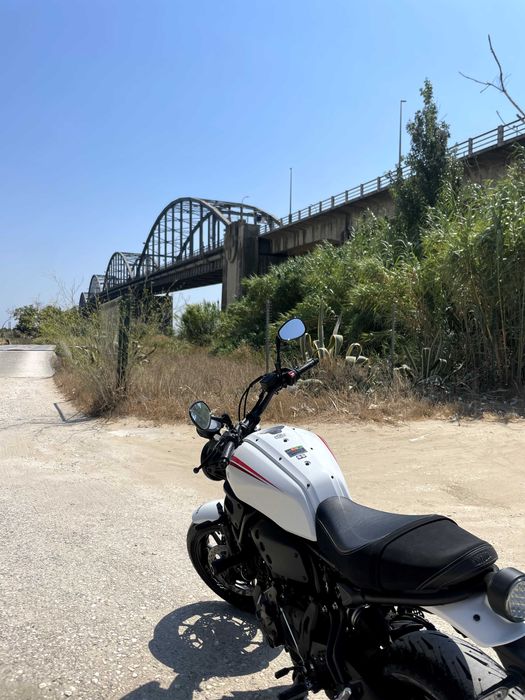 Vendo Yamaha XSR 700 praticamente nova, modelo 2025