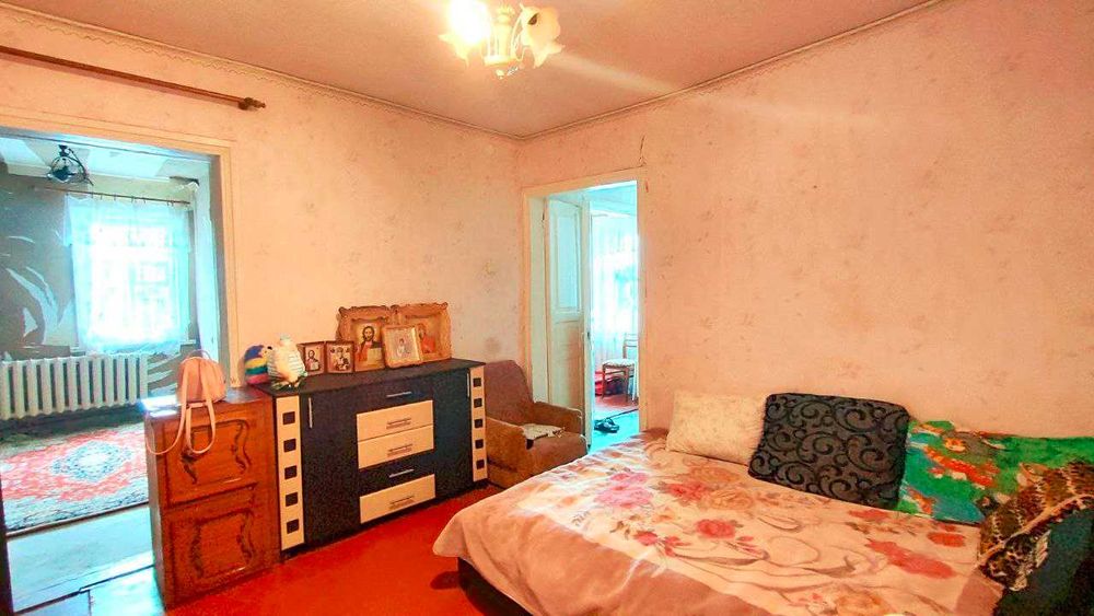 Продам окремий будинок з газом і зручностями в Дергачах р-н Піски.