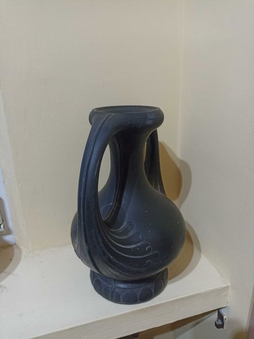 Secesyjny dzban w forme amfory z lavinitu lata 1923-36 Włocławek