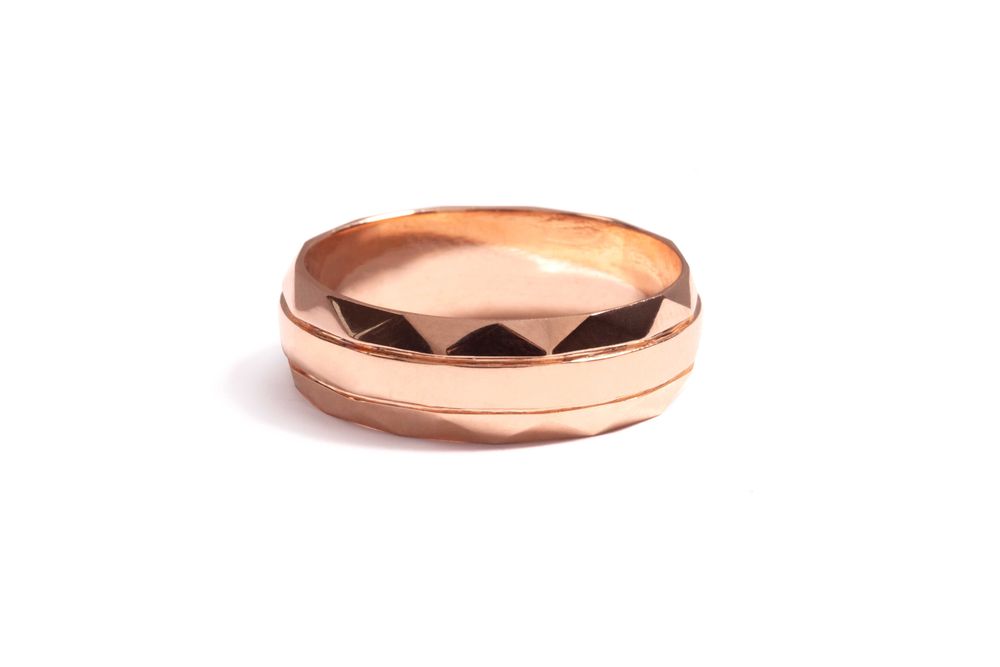 Мужское обручальное кольцо из красного золота