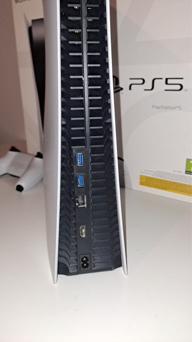 Konsola PlayStation 5 z Napędem