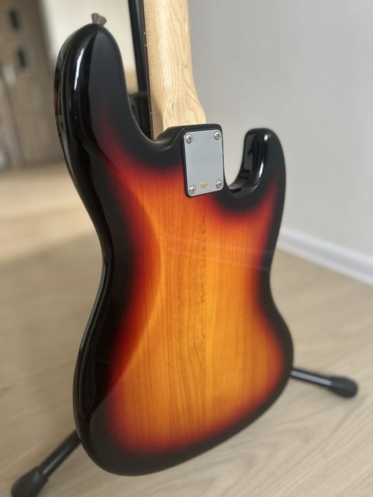 Leworęczna gitara basowa Bacchus Universe Series